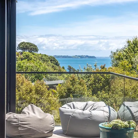 Empire Views Villa Oneroa Exterior photo